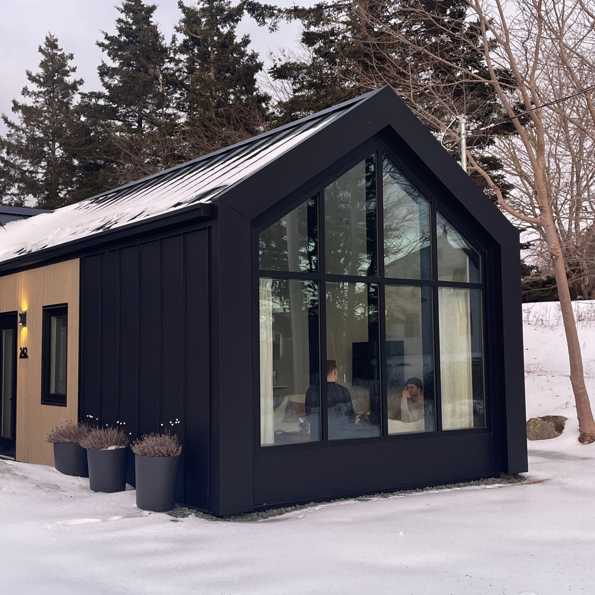 Secret Beach House: A Peaceful Winter Escape in Boutiliers Point, Nova&nbsp;Scotia